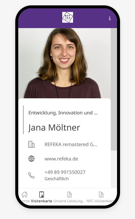 Ein Smartphone Bildschirm auf dem das digitale Profil einer REFEKA Mitarbeiterin angezeigt wird