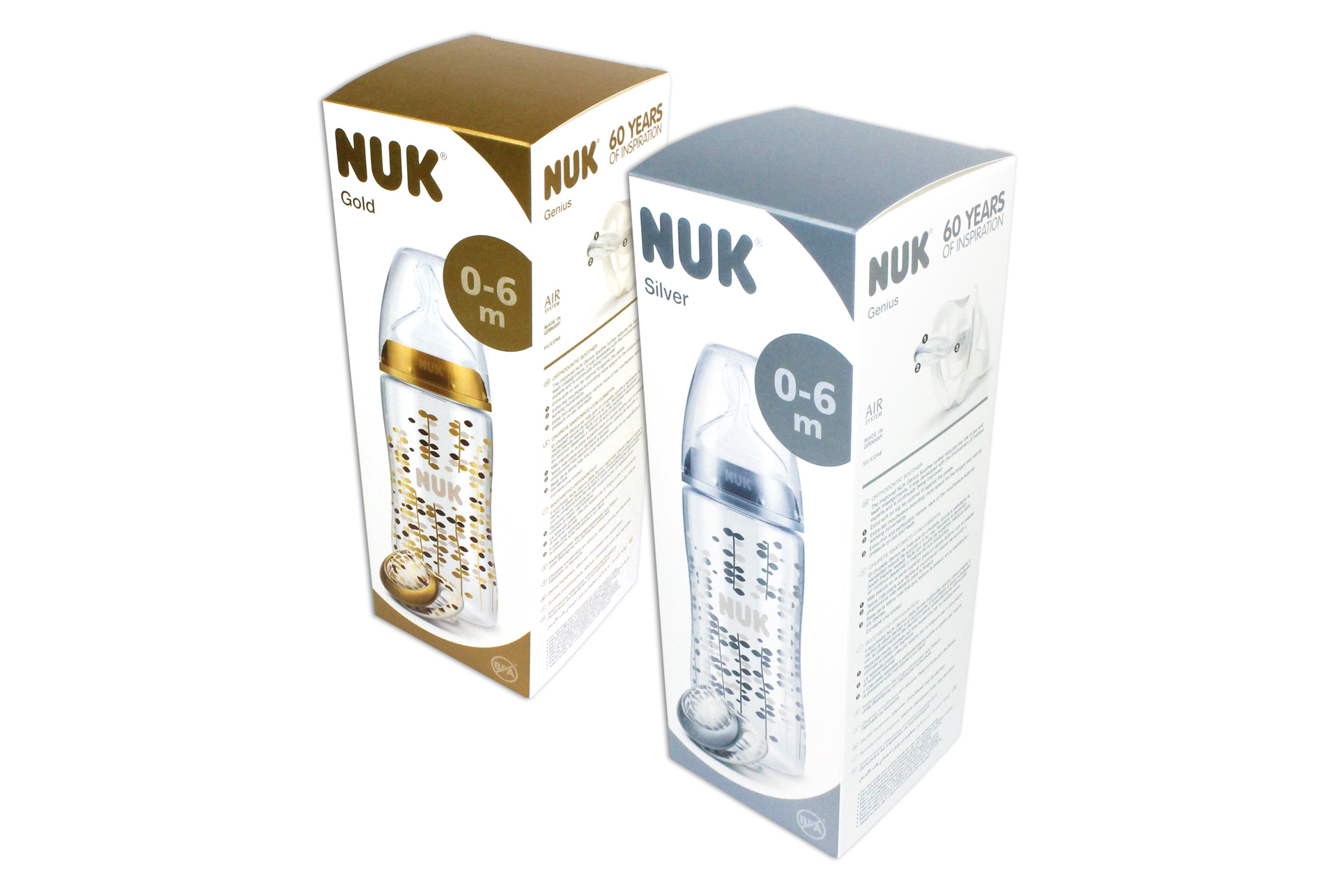Zwei weiße Faltschachteln für NUK Babyflaschen mit blauem- bzw. goldenem Druck.
