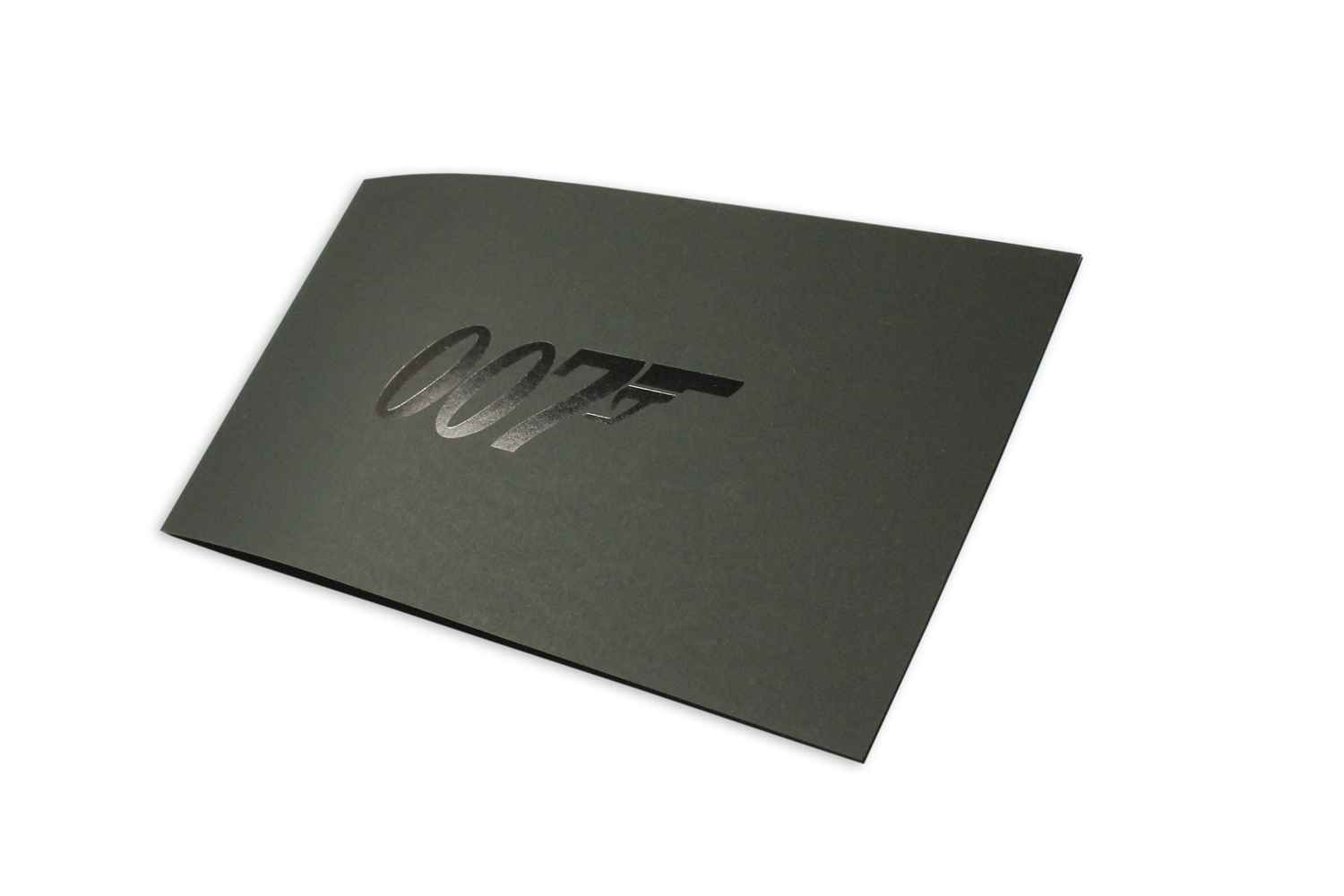 Schwarze Klappkarte mit schwarzem glänzenden 007 Aufdruck