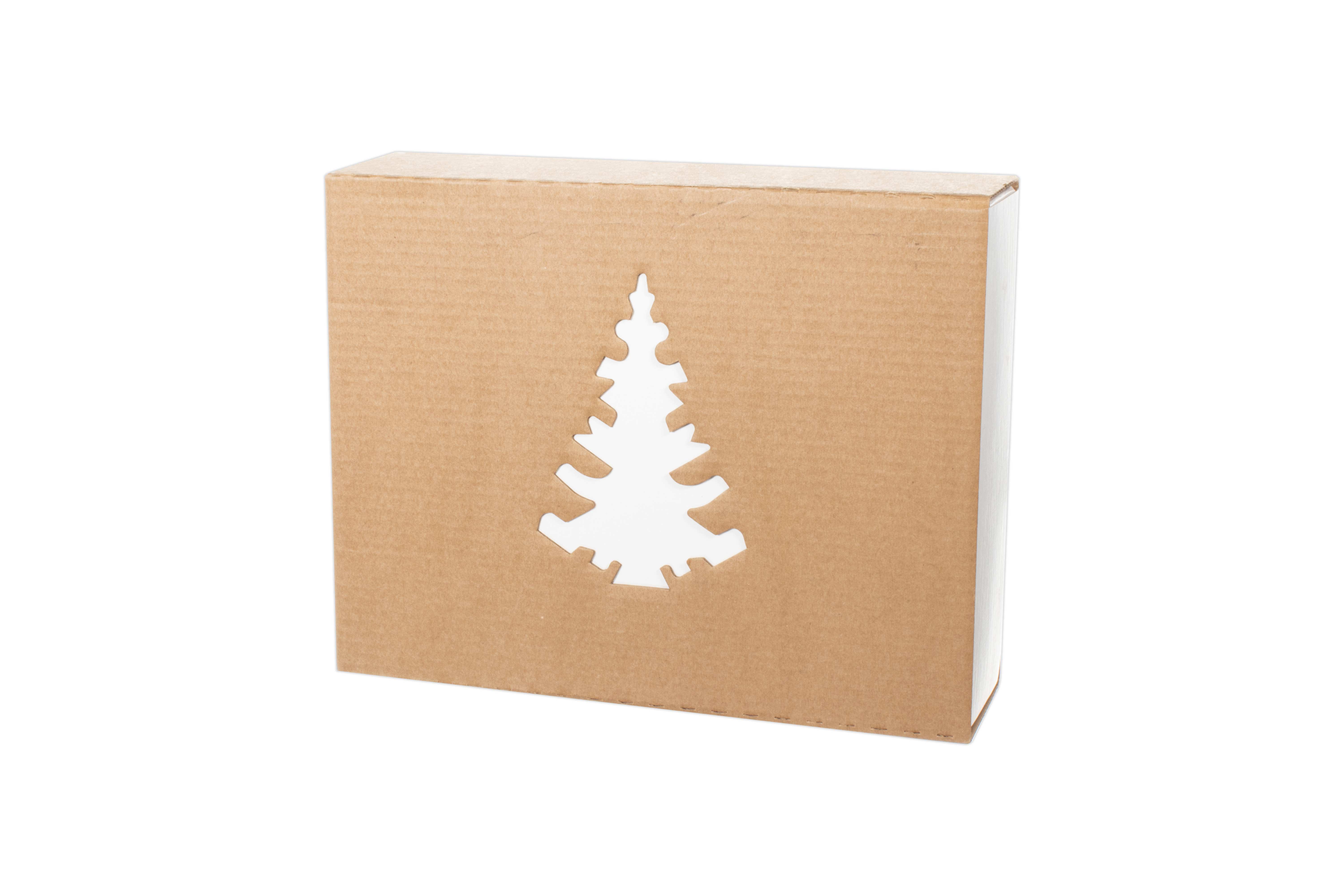 Eine weiße Schachtel über die eine braune Banderole mit einer Aussparung in Form eines Tannenbaums geschoben wurde