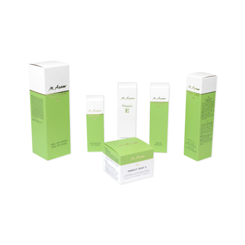 Sechs verschieden große Faltschachteln der Marke M.Asam mit grünem Druck auf einem weißen Karton